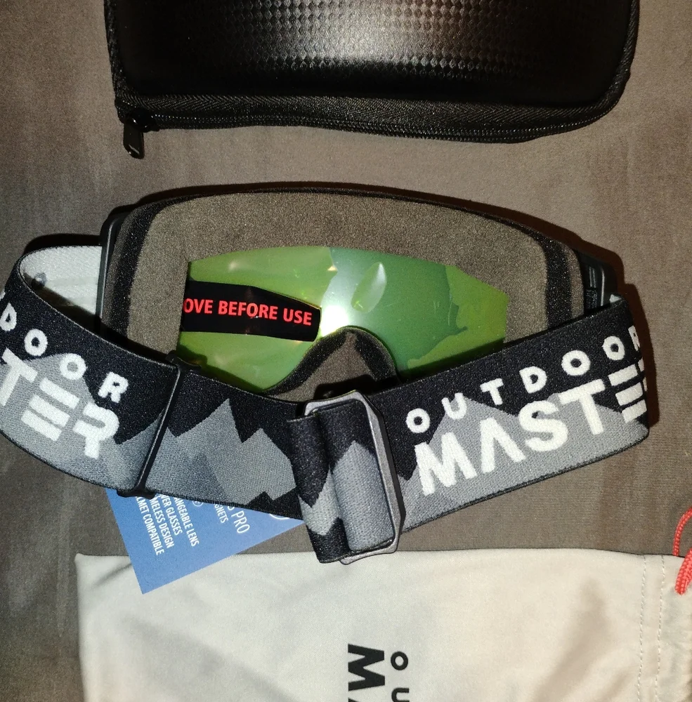 Outdoor Master Ski Goggles With Case